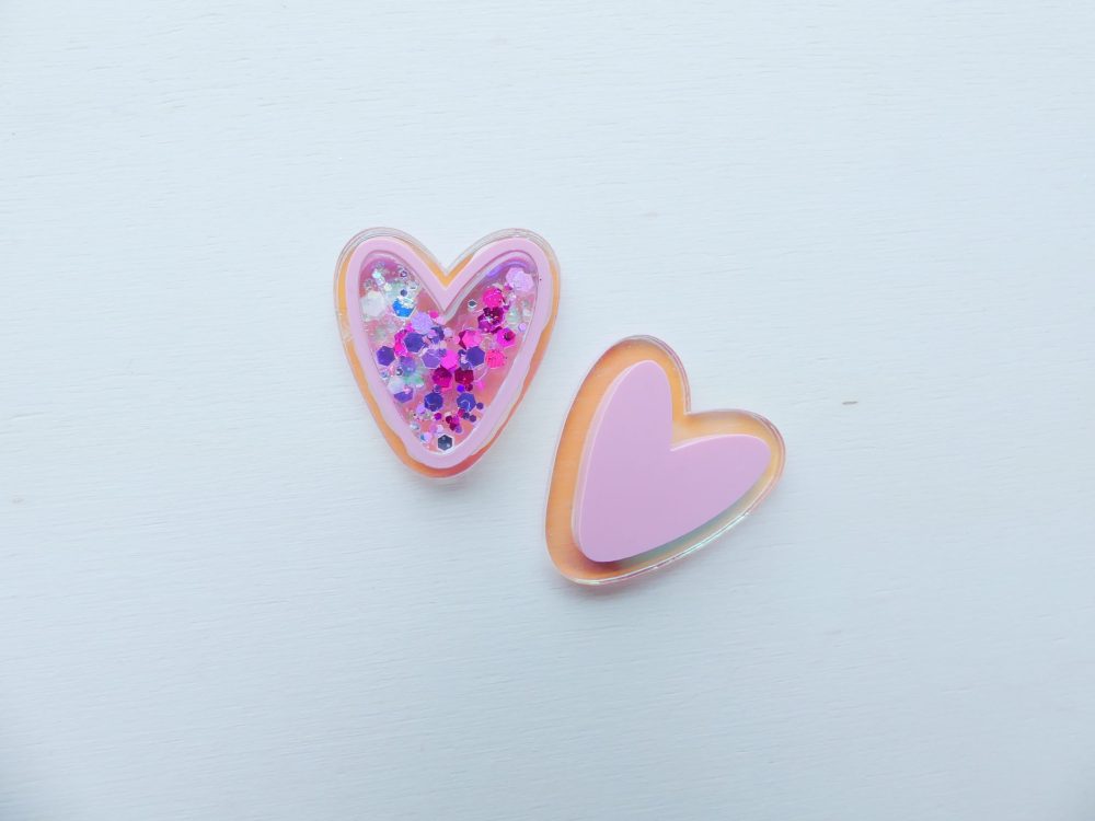 Lot 2 coeurs iridescent avec un coeur pailleté décoratif