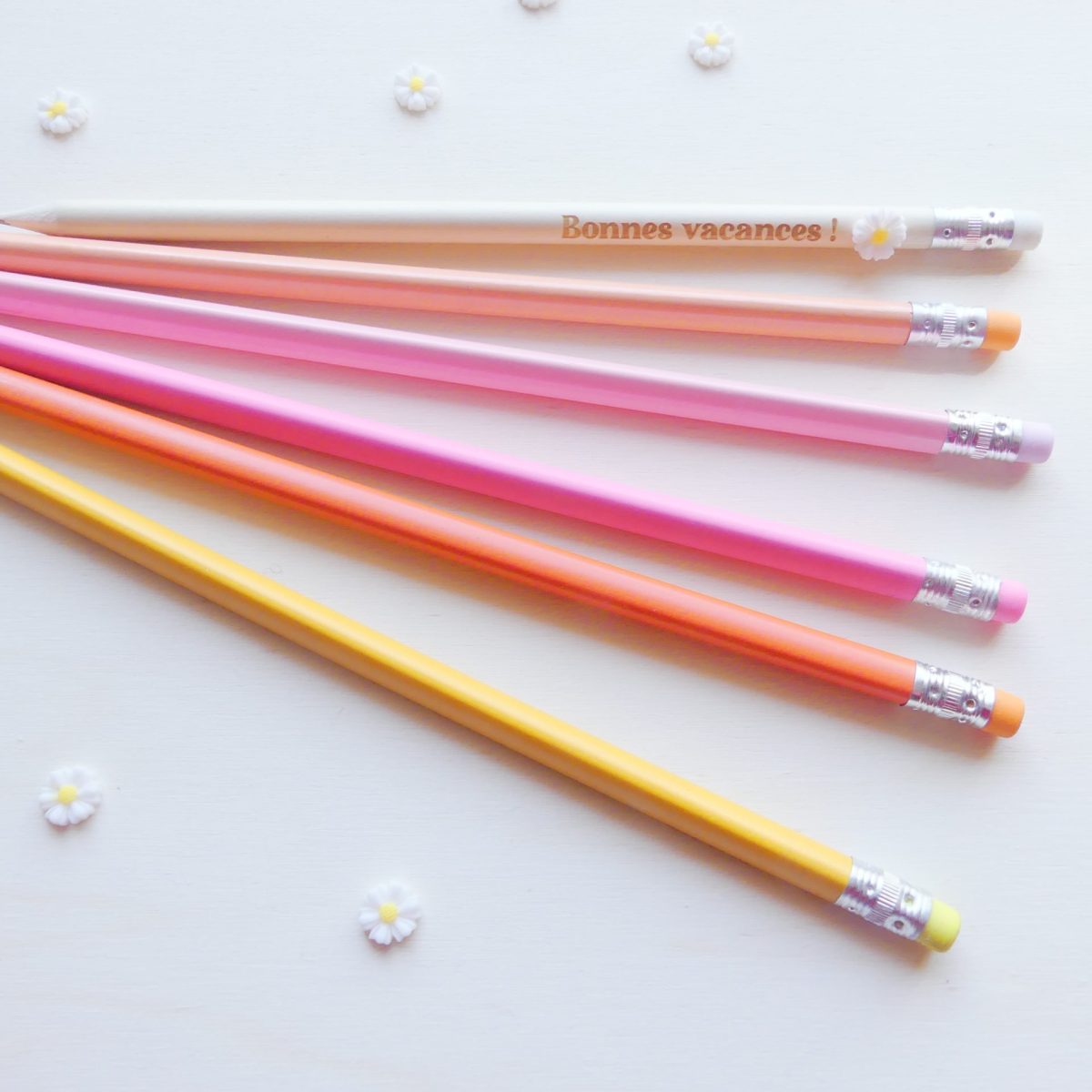 Crayon à papier (fleur ou strass)