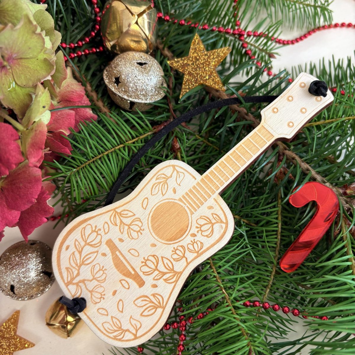 Guitare fleurie du lutin