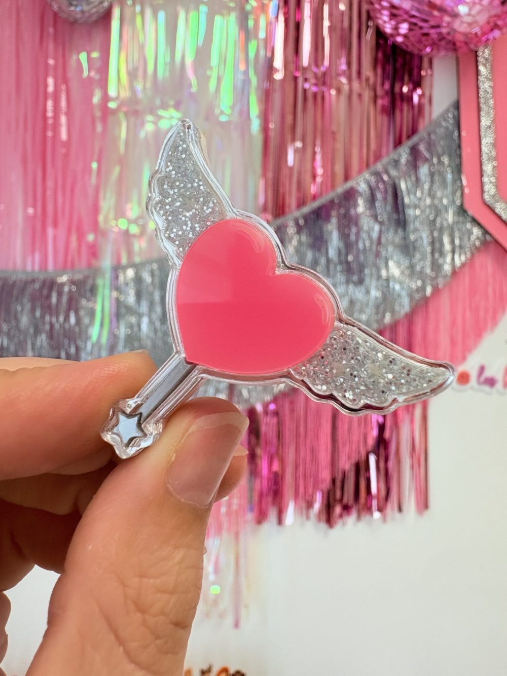 Broche baguette coeur ailé