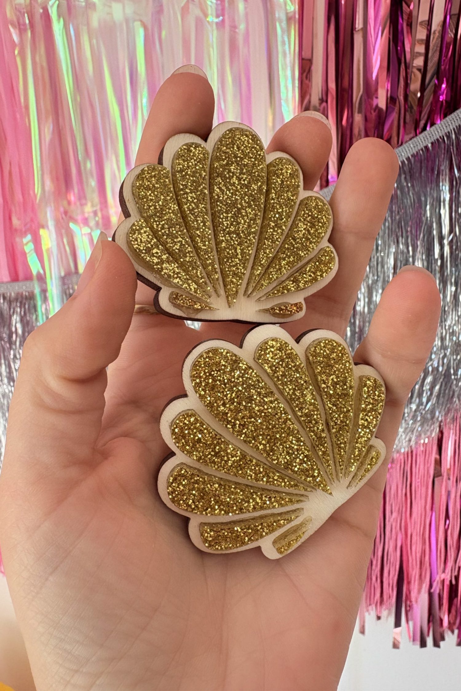 2 coquillages or paillettes