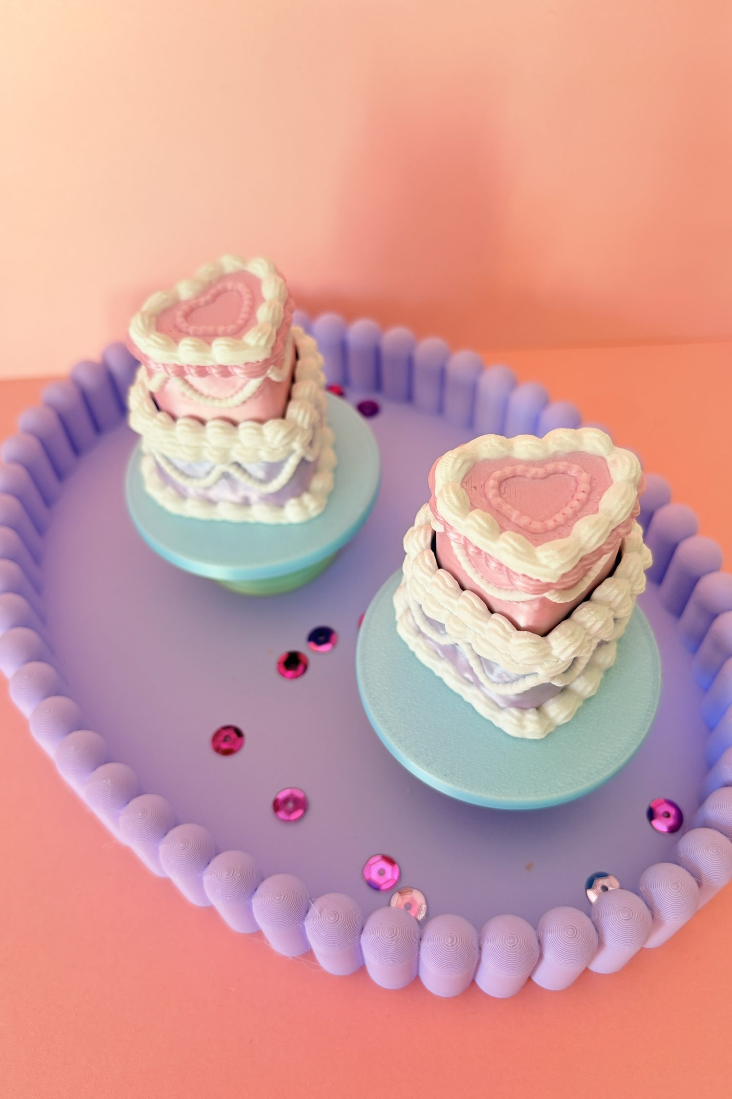 Clicker Pièce montée d'amour avec son plat de présentation