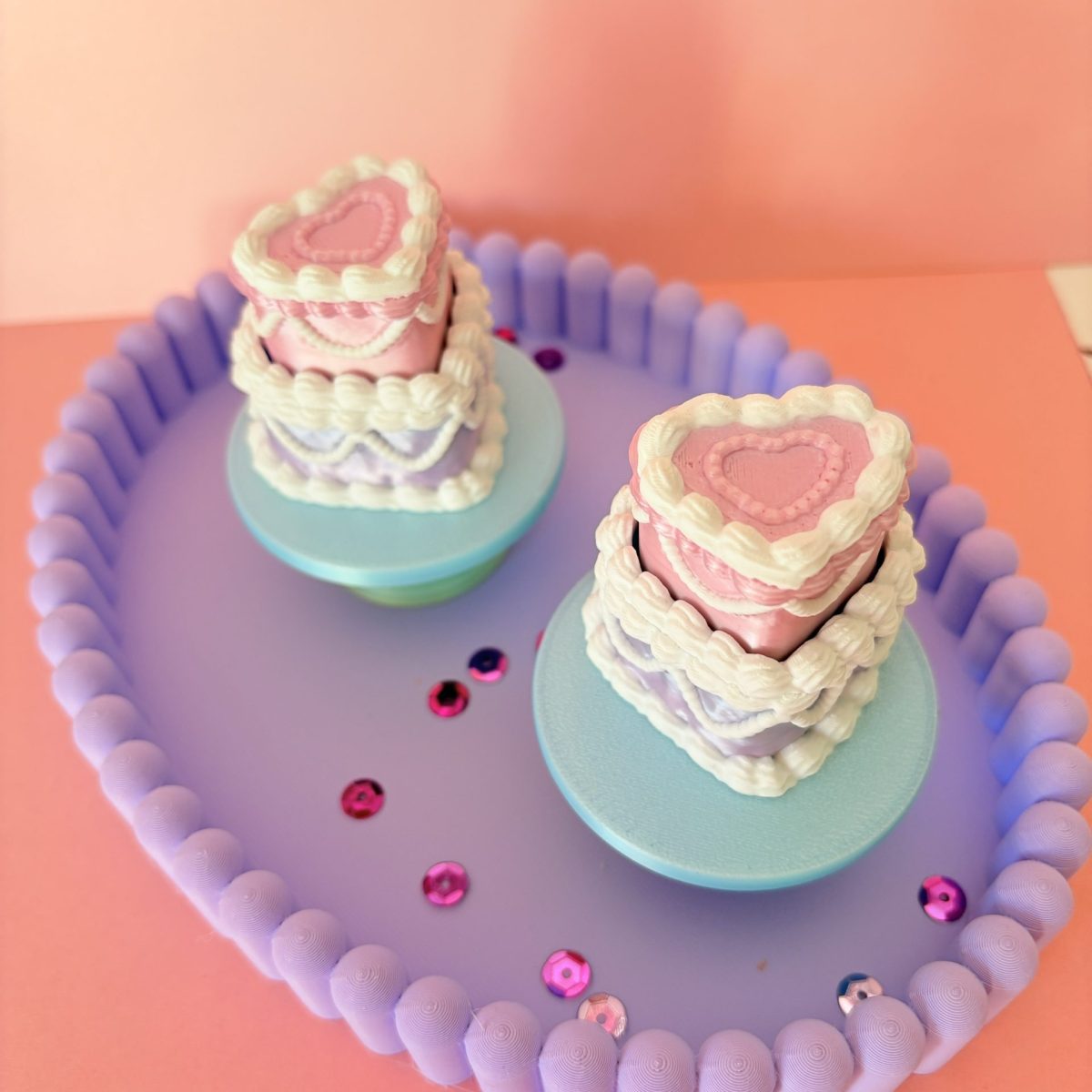 Clicker Pièce montée d'amour avec son plat de présentation