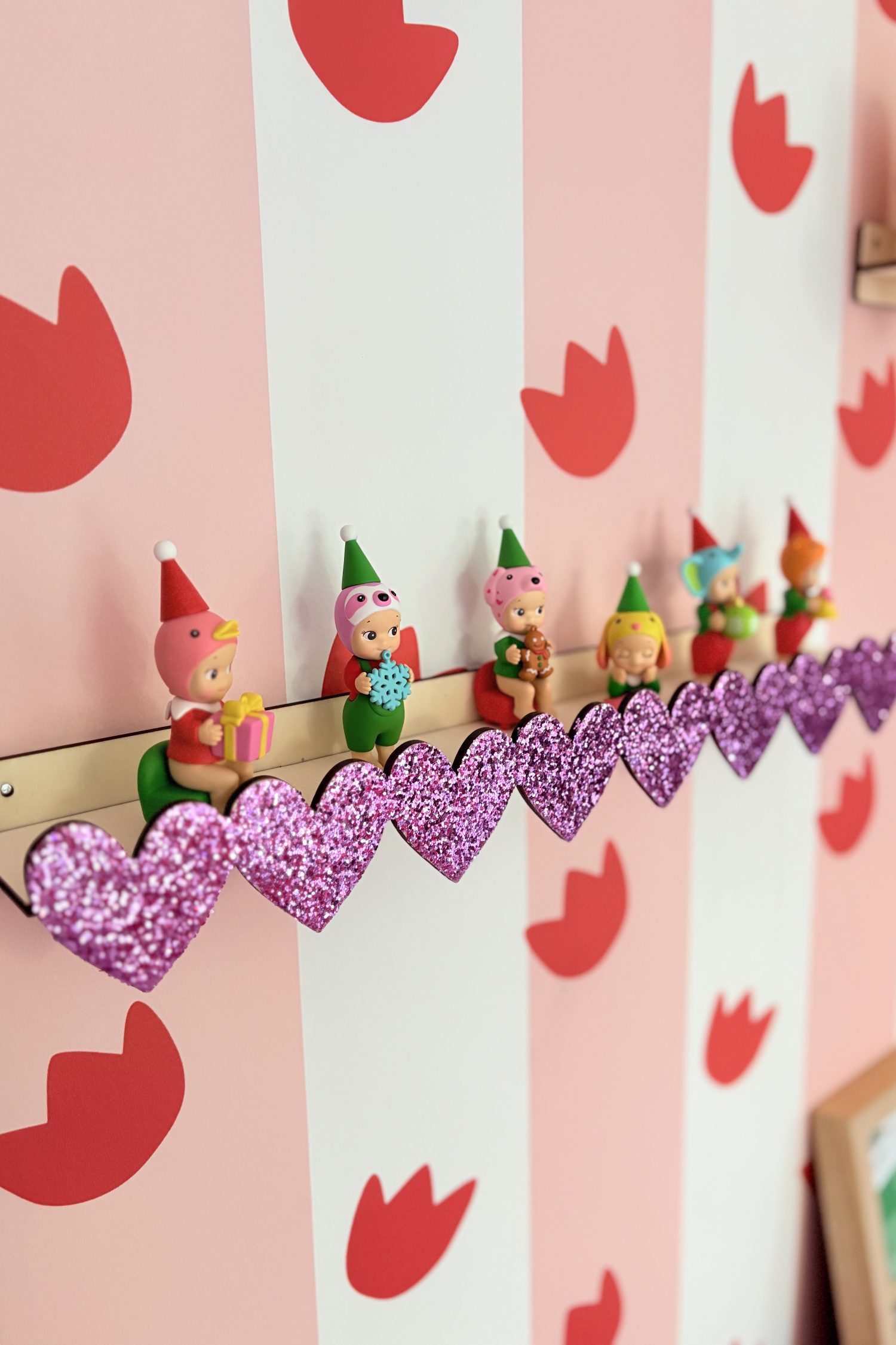 étagère coeurs à paillettes violet 50 cm