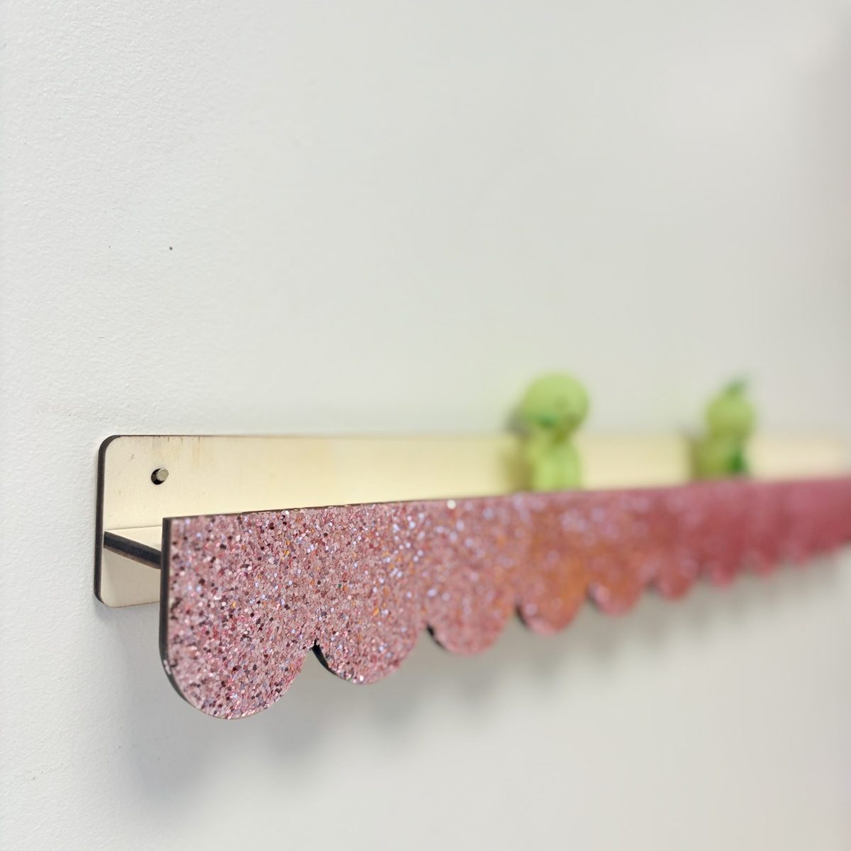 étagère festonnée à paillettes rose clair 50 cm