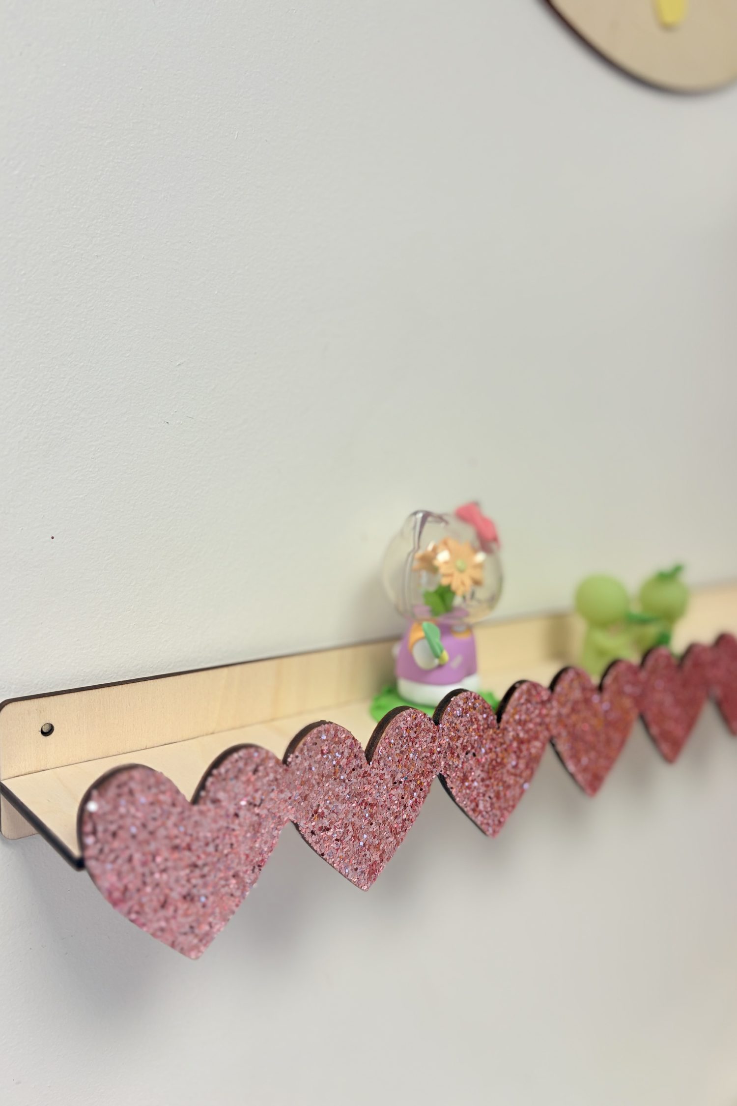 étagère coeurs à paillettes rose clair 50cm