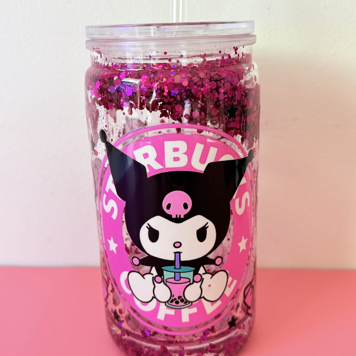 Gobelet magique kuromi rose  noeuds