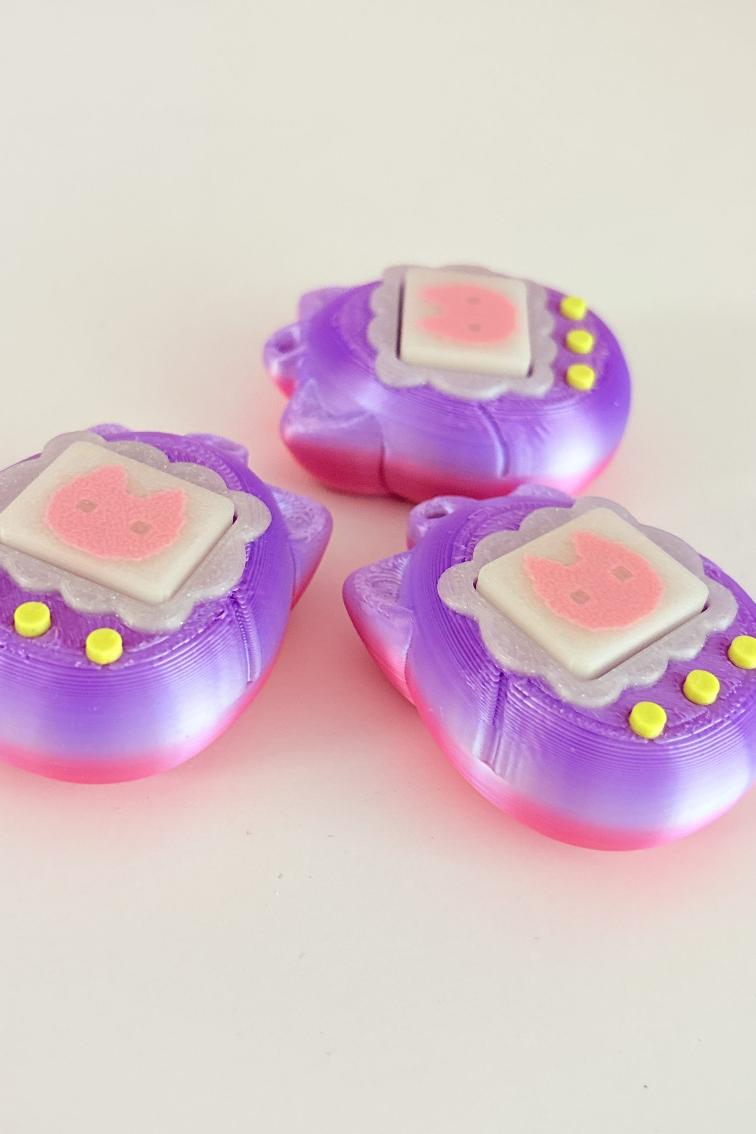 Clicker Tamagotchi violet-rose